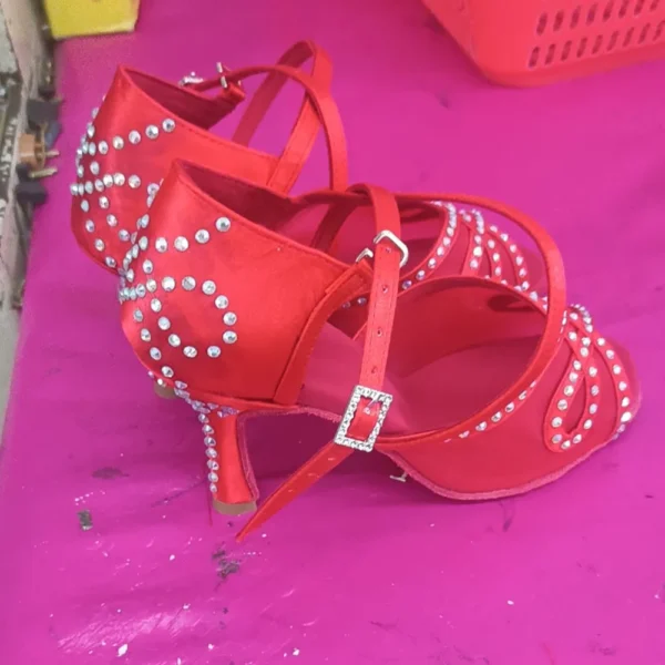 Impresionantes Zapatos de baile rojos con brillantes - Imagen 4