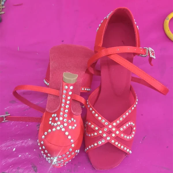 Impresionantes Zapatos de baile rojos con brillantes - Imagen 6