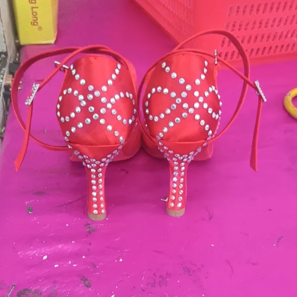 Impresionantes Zapatos de baile rojos con brillantes - Imagen 5